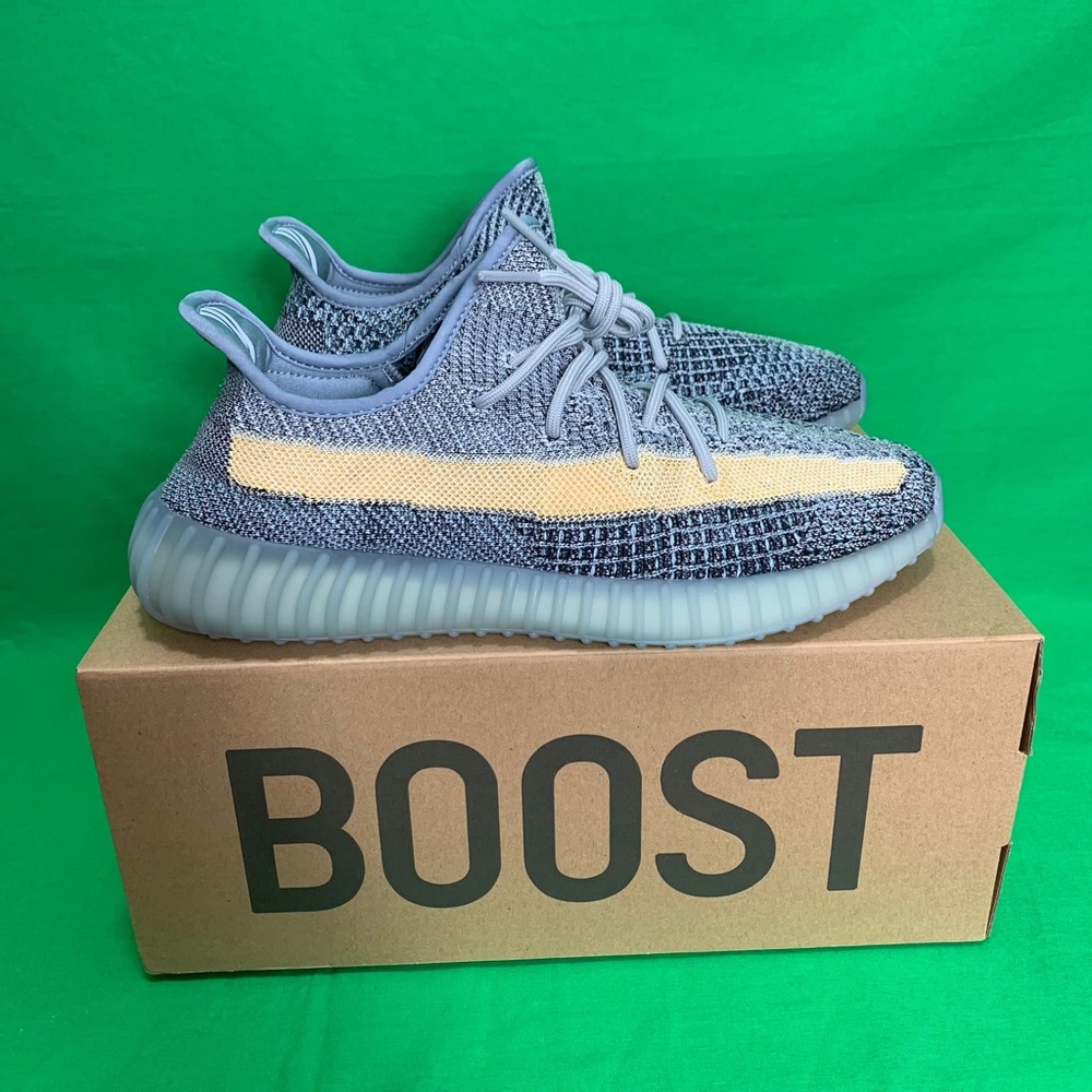 Yeezy Boost 350 V2 ASHBLU FZ5021 Size 10.5
